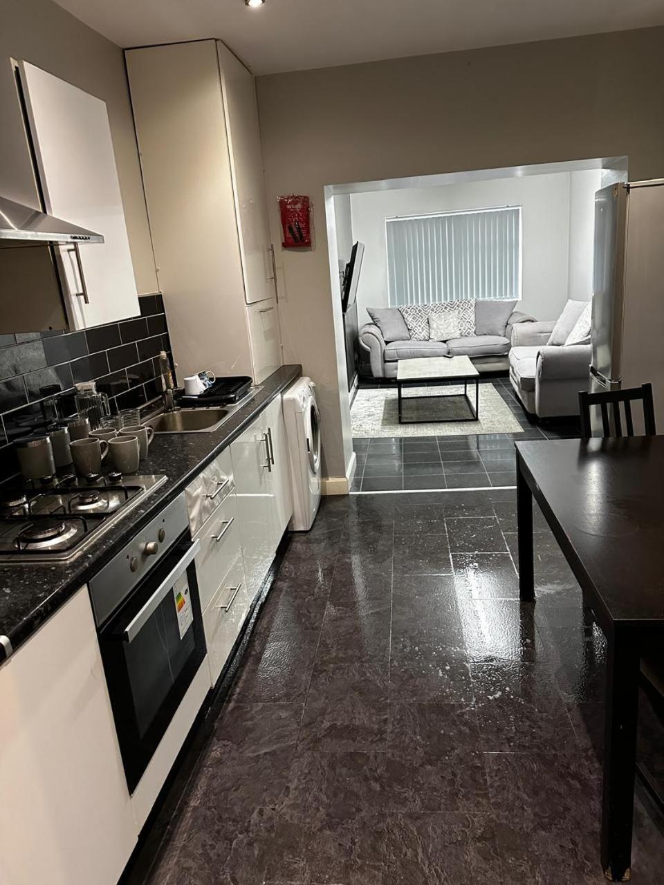 Woolpack Aparthotel ฮัดเดอร์สฟิลด์ ภายนอก รูปภาพ
