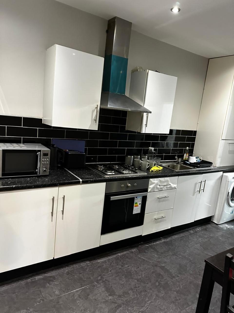 Woolpack Aparthotel ฮัดเดอร์สฟิลด์ ภายนอก รูปภาพ
