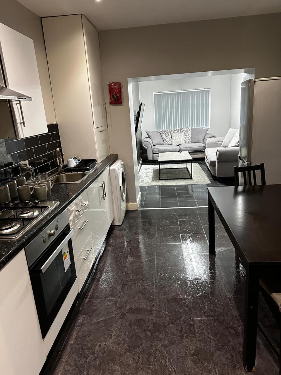 Woolpack Aparthotel ฮัดเดอร์สฟิลด์ ภายนอก รูปภาพ