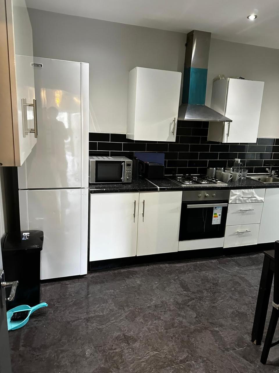 Woolpack Aparthotel ฮัดเดอร์สฟิลด์ ภายนอก รูปภาพ