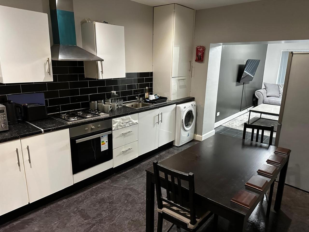 Woolpack Aparthotel ฮัดเดอร์สฟิลด์ ภายนอก รูปภาพ