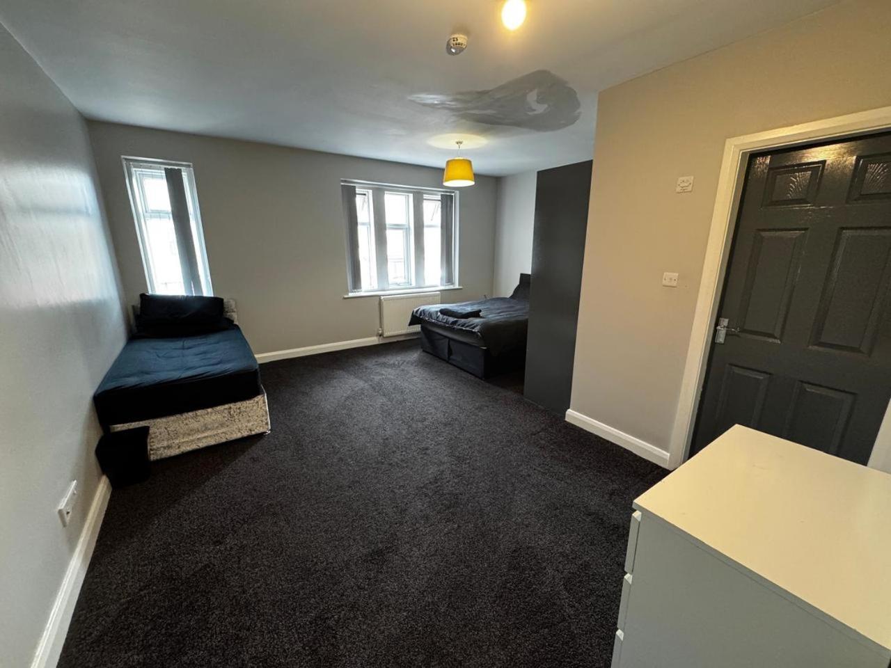 Woolpack Aparthotel ฮัดเดอร์สฟิลด์ ภายนอก รูปภาพ
